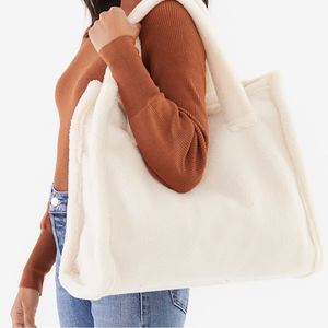 2/$50*when bundled* NWT Virginia Wolf Sherpa Stella Tote
